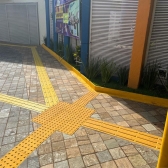 Piso Tátil Alerta Argamassa 20x20x2cm Amarelo Podotátil