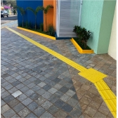 Piso Tátil Alerta Argamassa 20x20x2cm Amarelo Podotátil